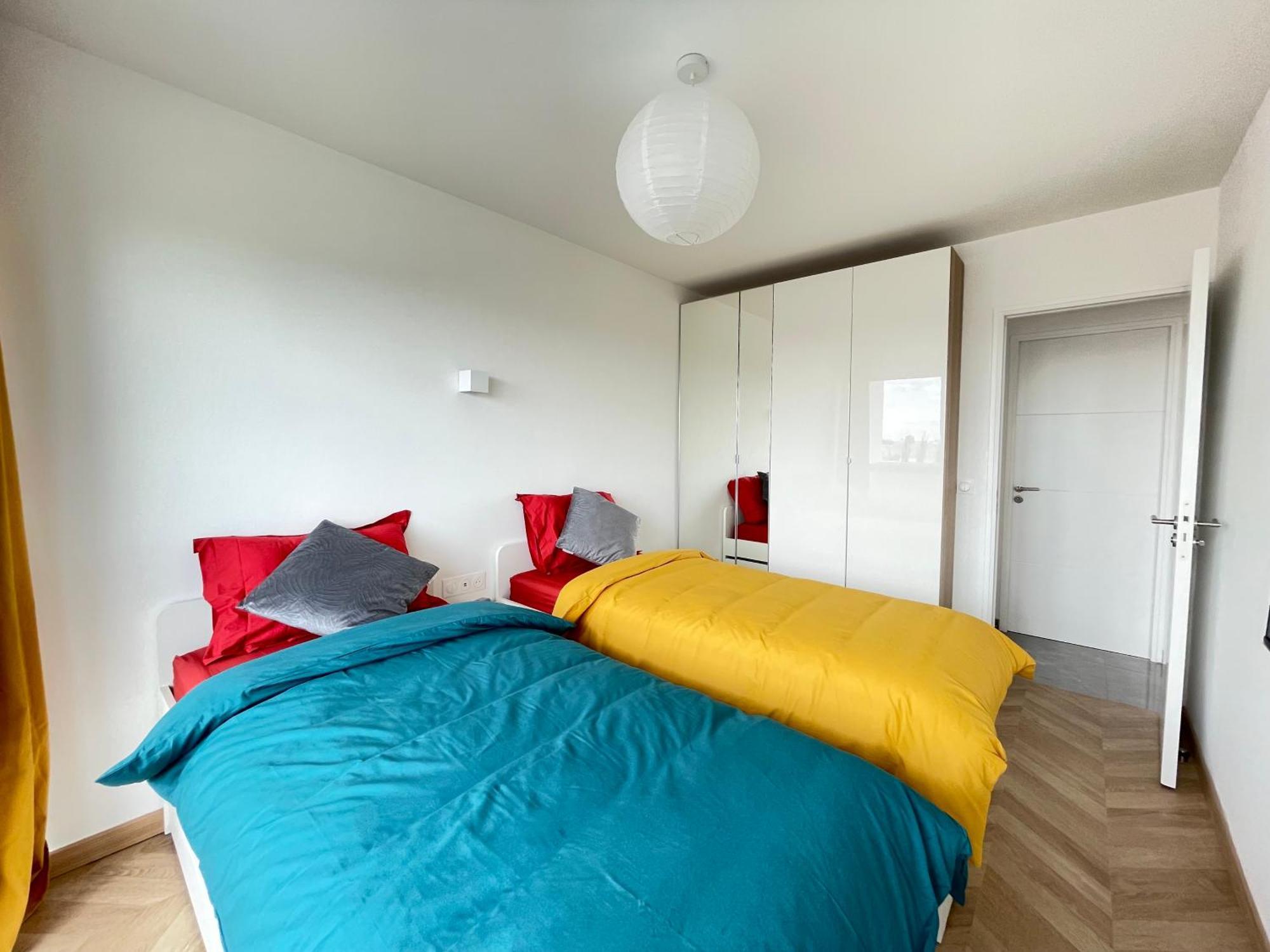 Paris Pantin Magnifique Appartement 4 Pieces De 108M2 Avec 2 Parking Interieur - Tres Cosy Pour 1 A 12 Personnes - Entierement Refait A Neuf Entire Apartment Luxurious And Warm - Pantin Paris 19 Eme Free Wifi Gratuit Luaran gambar