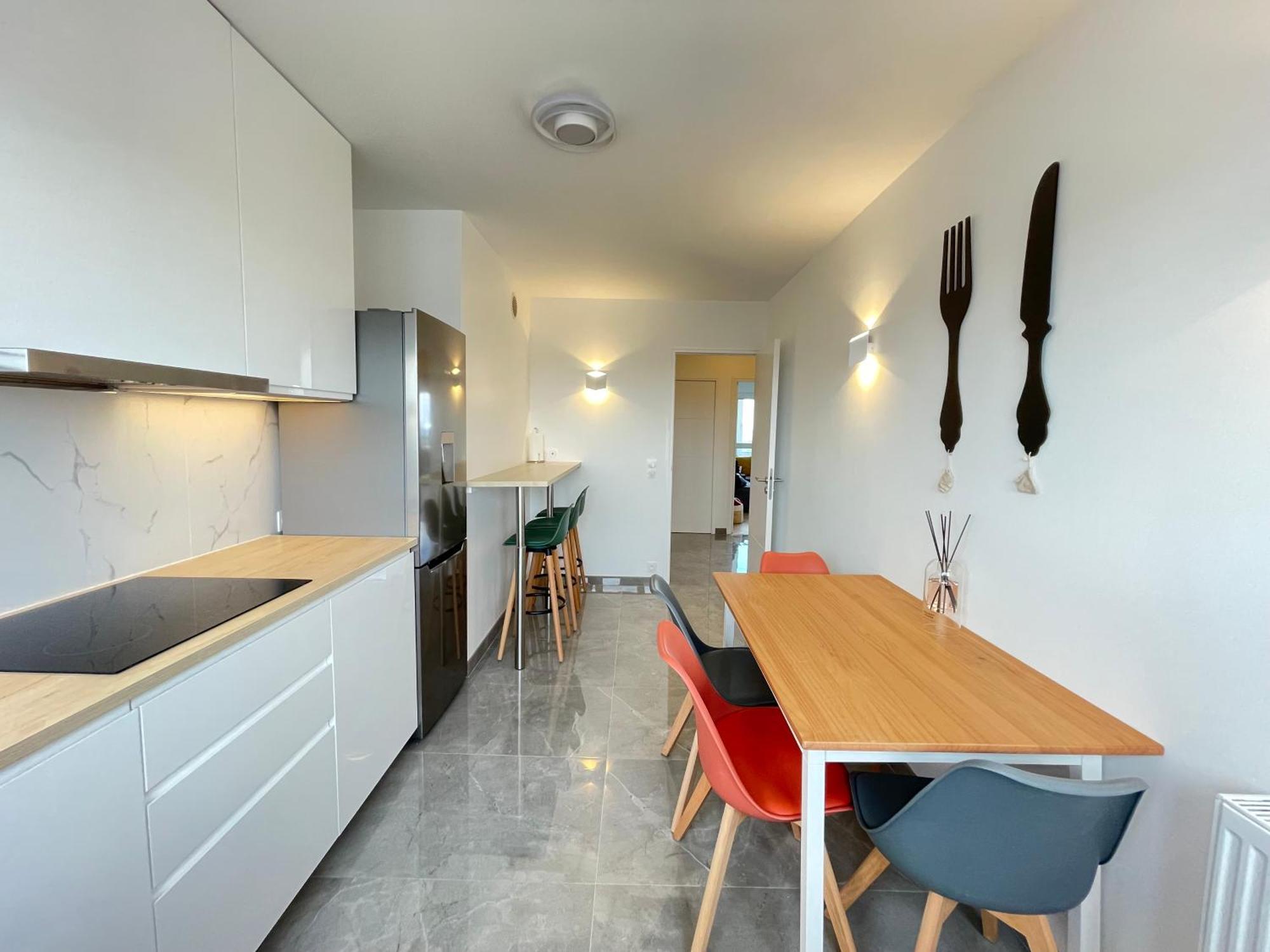 Paris Pantin Magnifique Appartement 4 Pieces De 108M2 Avec 2 Parking Interieur - Tres Cosy Pour 1 A 12 Personnes - Entierement Refait A Neuf Entire Apartment Luxurious And Warm - Pantin Paris 19 Eme Free Wifi Gratuit Luaran gambar