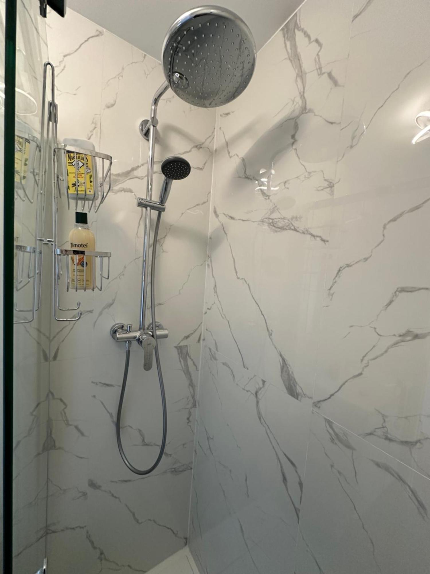 Paris Pantin Magnifique Appartement 4 Pieces De 108M2 Avec 2 Parking Interieur - Tres Cosy Pour 1 A 12 Personnes - Entierement Refait A Neuf Entire Apartment Luxurious And Warm - Pantin Paris 19 Eme Free Wifi Gratuit Luaran gambar