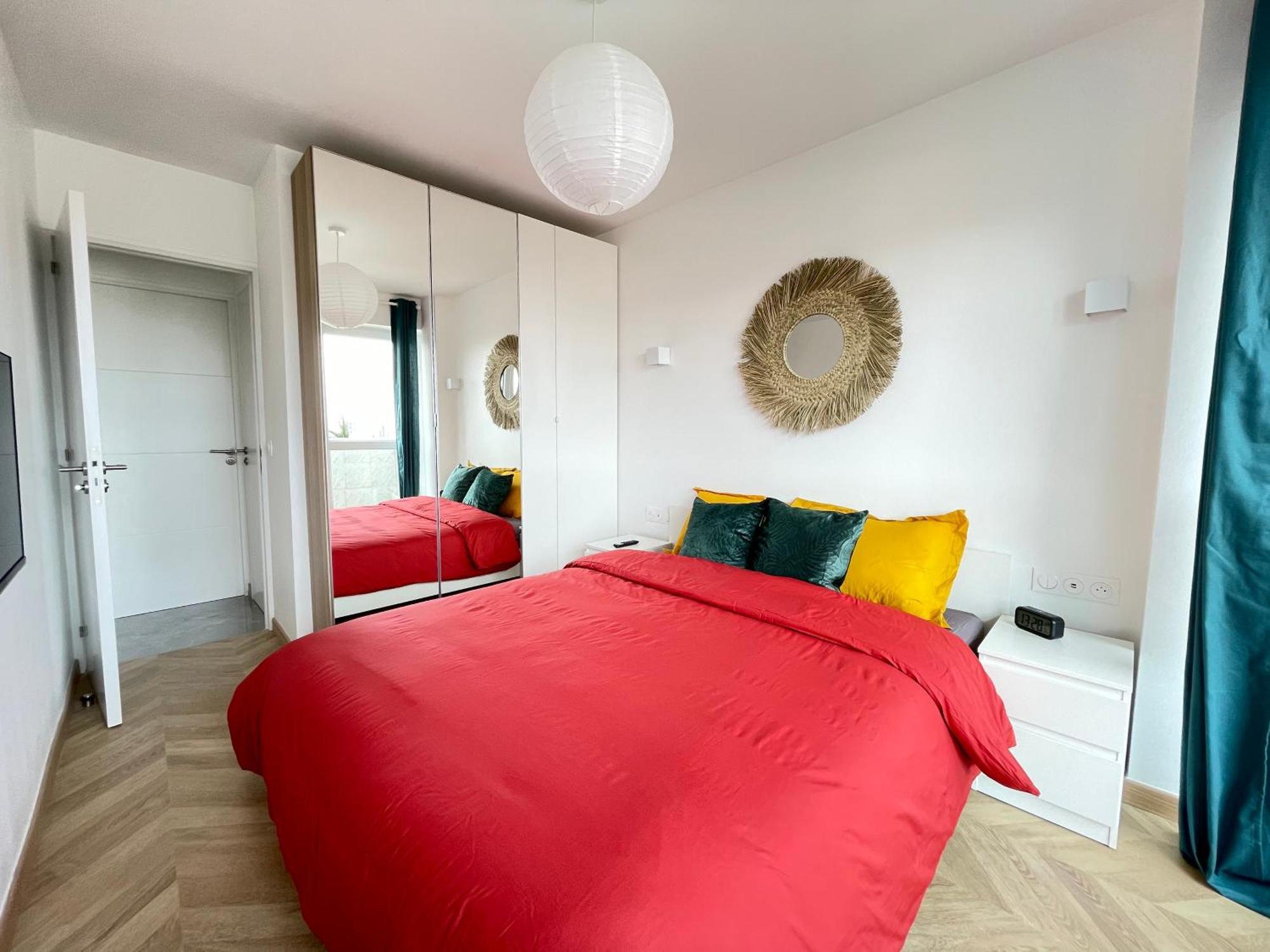Paris Pantin Magnifique Appartement 4 Pieces De 108M2 Avec 2 Parking Interieur - Tres Cosy Pour 1 A 12 Personnes - Entierement Refait A Neuf Entire Apartment Luxurious And Warm - Pantin Paris 19 Eme Free Wifi Gratuit Luaran gambar